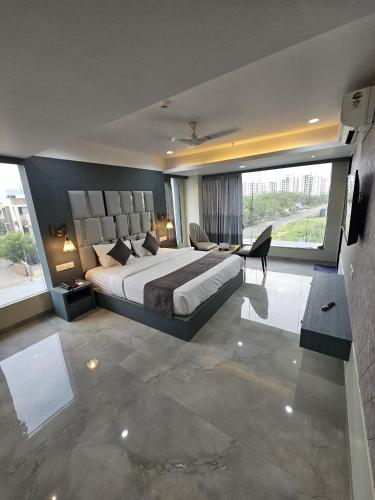 the eiffel hotel and banquet