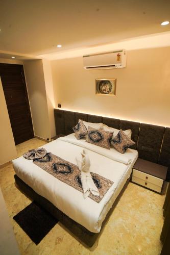 hotel ammison inn and suites