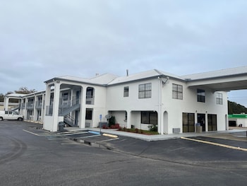 Rodeway Inn,,3 star
