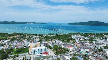 modern condo near the beach nv5