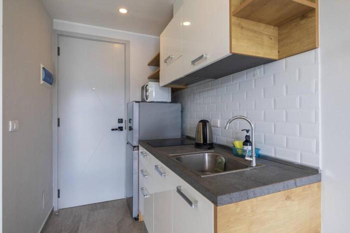 modern condo near the beach nv5