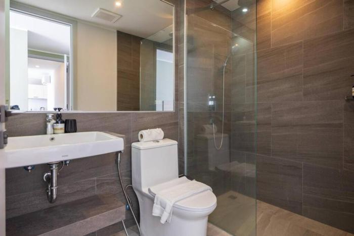 modern condo near the beach nv5