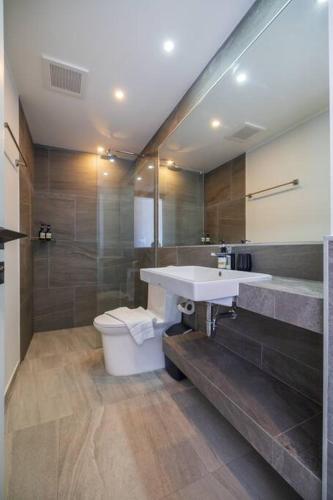 modern condo near the beach nv5