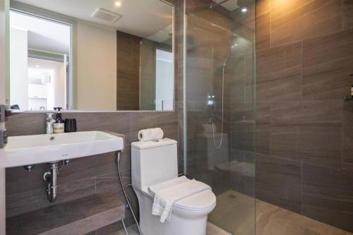 modern condo near the beach nv5