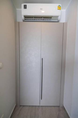 modern condo near the beach nv5