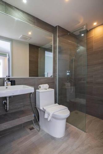 modern condo near the beach nv5