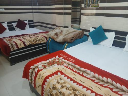 new gayatri palace near prem mandir