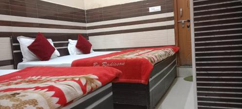 new gayatri palace near prem mandir