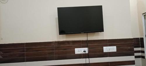 new gayatri palace near prem mandir