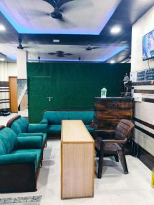 new gayatri palace near prem mandir