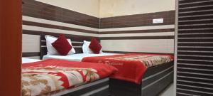 new gayatri palace near prem mandir