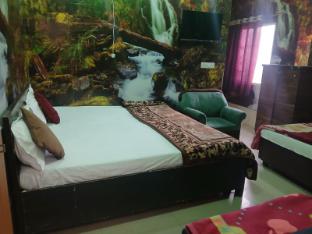 new gayatri palace near prem mandir