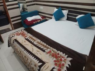 new gayatri palace near prem mandir