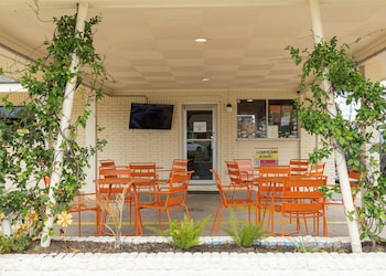 Driftwood Motel,,2 star