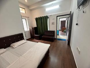 aashvi inn