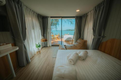 sea sand see sky beach front resort