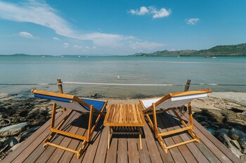 sea sand see sky beach front resort