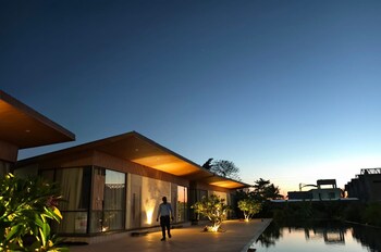 rivers edge by escape stays