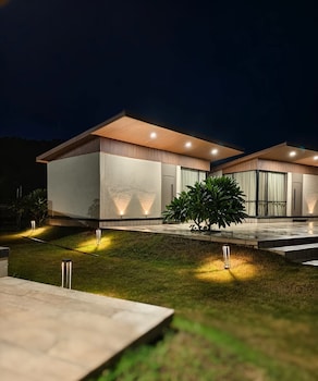 rivers edge by escape stays