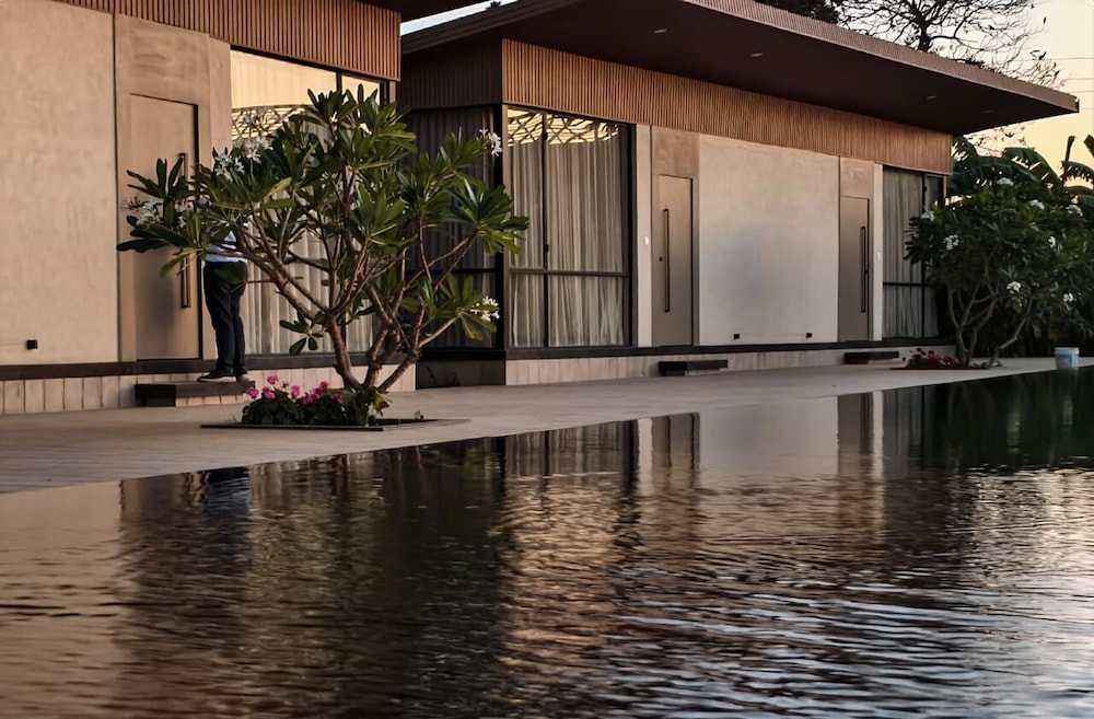 rivers edge by escape stays