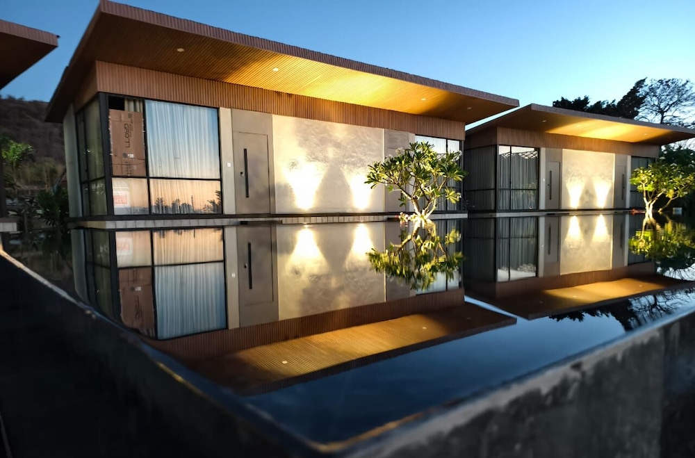 rivers edge by escape stays