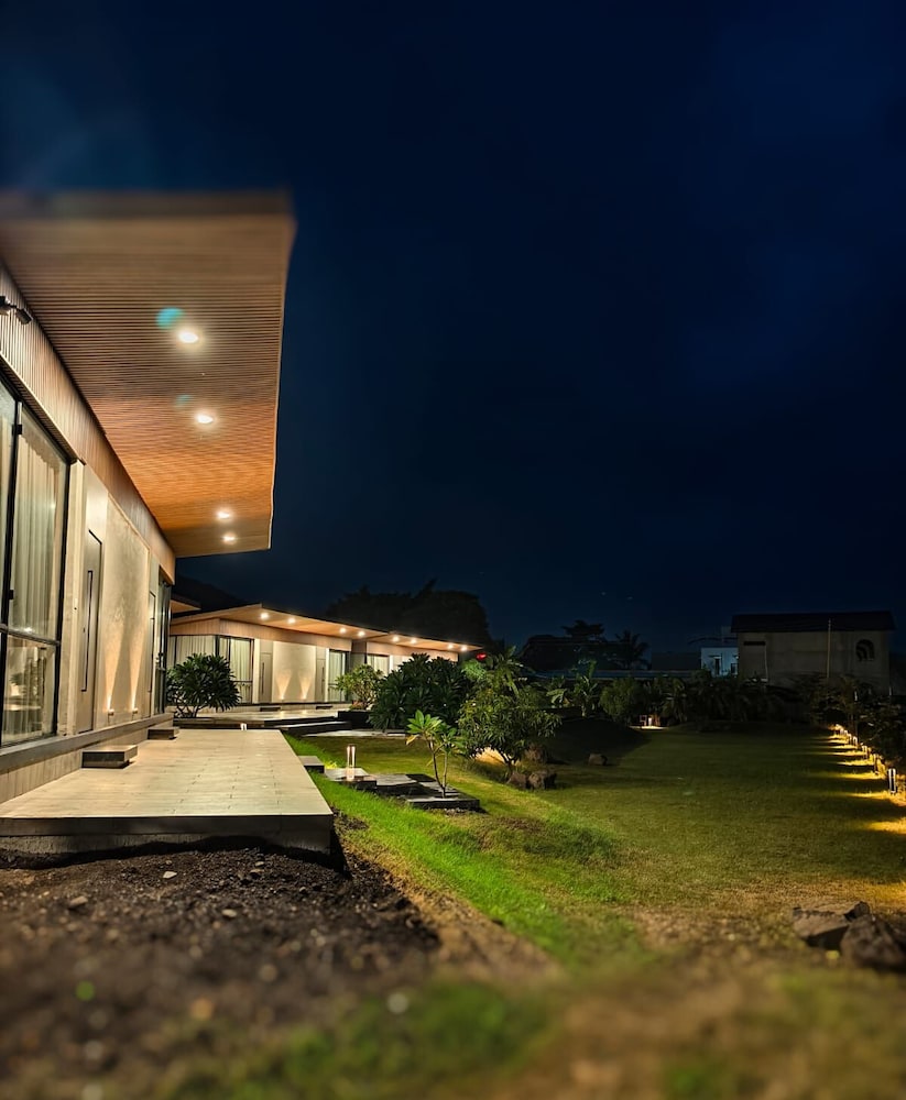 rivers edge by escape stays