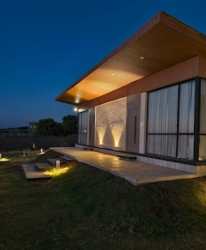 rivers edge by escape stays