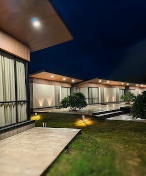 rivers edge by escape stays