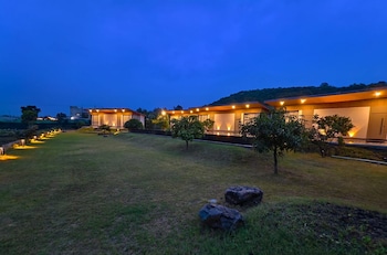 rivers edge by escape stays