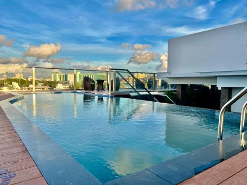 Q-White Crescent,,3 star