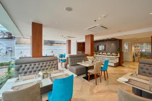 Q-White Crescent,,3 star