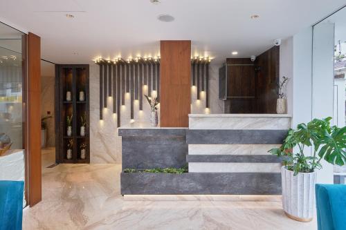 Q-White Crescent,,3 star