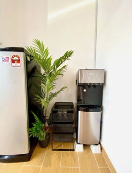 The 6N By Sky Hive,,2 star