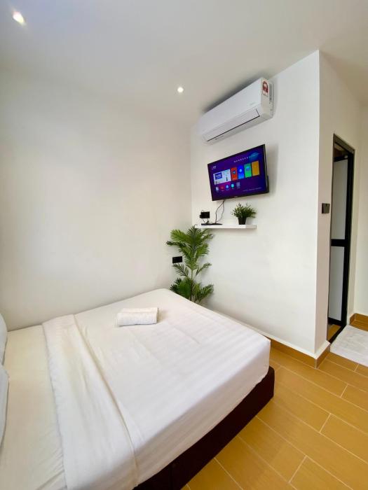 the 6n by sky hive