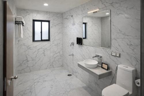 stayguru the canyon inn