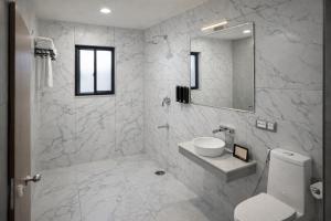 stayguru the canyon inn