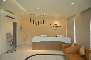 stayguru the canyon inn