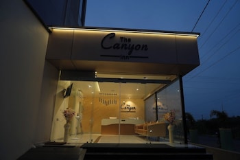 stayguru the canyon inn