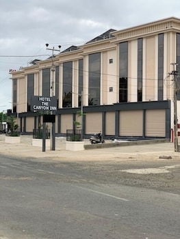 stayguru the canyon inn