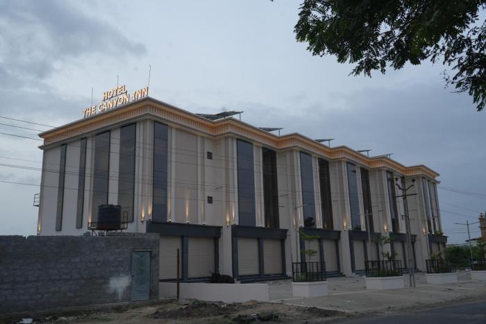 stayguru the canyon inn