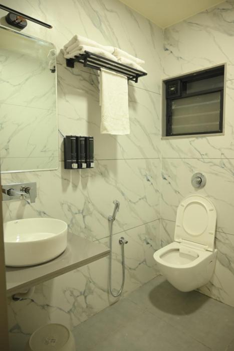 stayguru the canyon inn