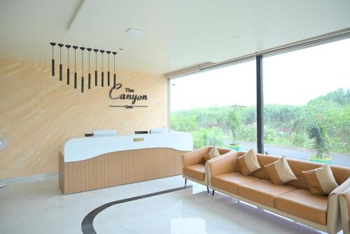 stayguru the canyon inn