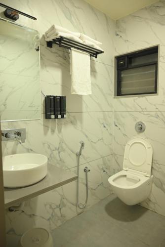 stayguru the canyon inn