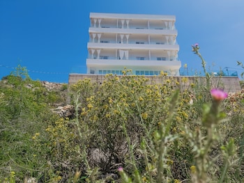 sunset shoreline saranda hotel