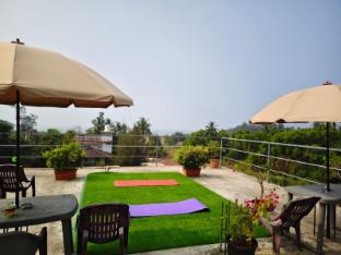 last minute trip hostel morjim by the sea