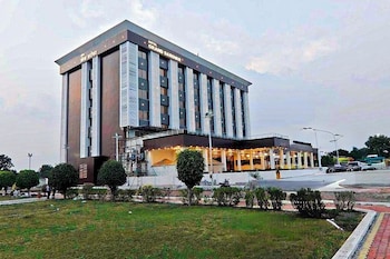hotel grand sarowar