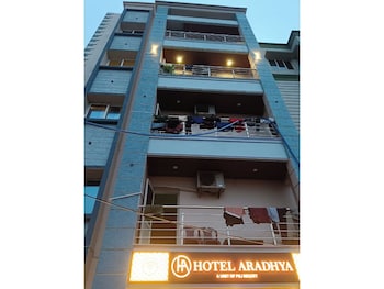 dhamstay hotel aradhya near beach puri