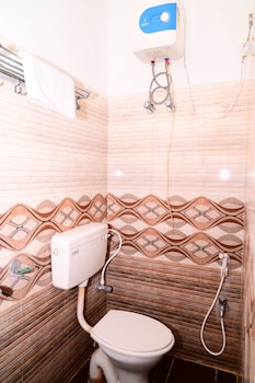 dhamstay hotel aradhya near beach puri