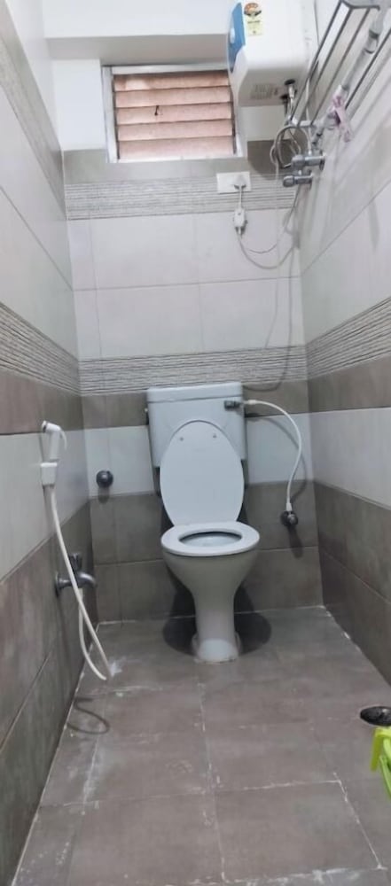 dhamstay hotel aradhya near beach puri