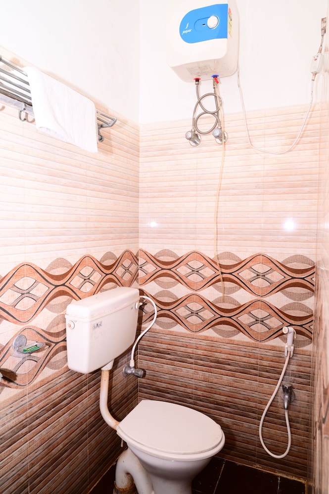 dhamstay hotel aradhya near beach puri